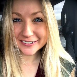 Meet your Posher, Caitlin